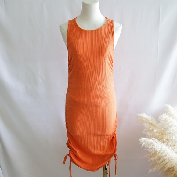 Le Lis orange RUCHED SLEEVELESS BODYCON DRESS size M - Picture 2 of 6